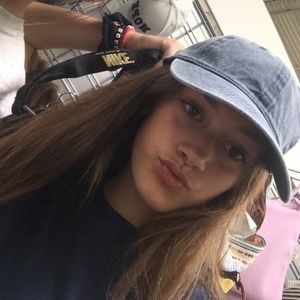 Meet your Posher, Dayna